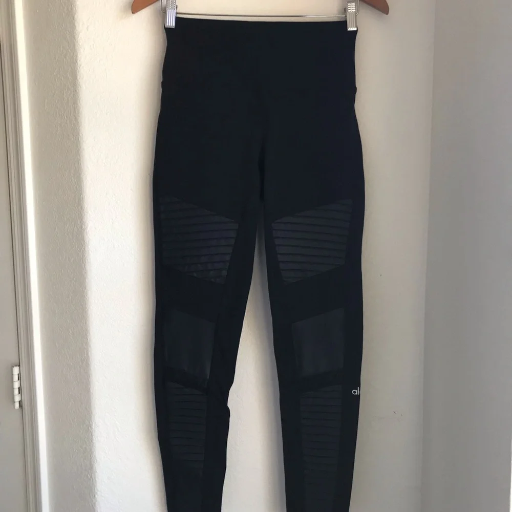 Alo Black Moto Sexy Legging Matte Shine Fabric & Mesh Detail size Large Stretch